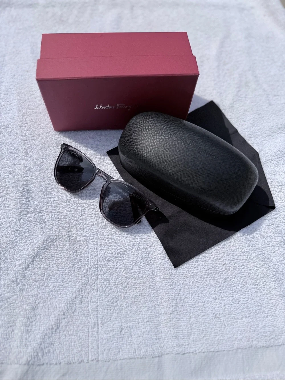 Salvatore Ferragamo SF881S Sunglasses (Smoke)